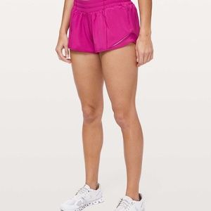 LULULEMON HOTTY HOT SHORTS 2.5 in Fantom Fuchsia